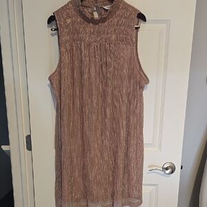 Elegant Sleeveless Dress in Shimmering Pink